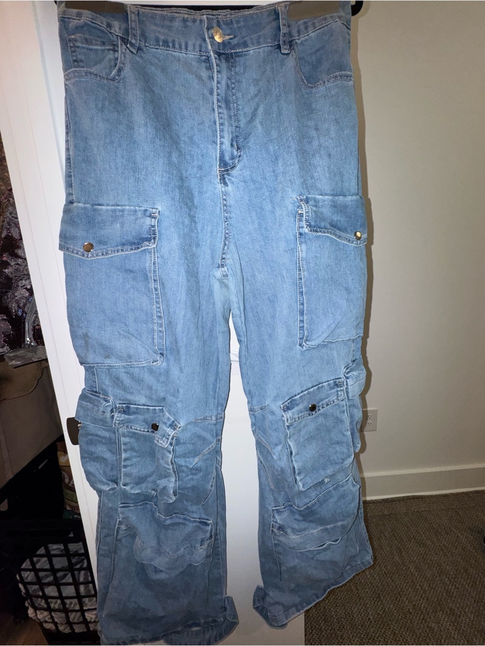 AKIRA Light Blue Wide-Leg Cargo Jeans